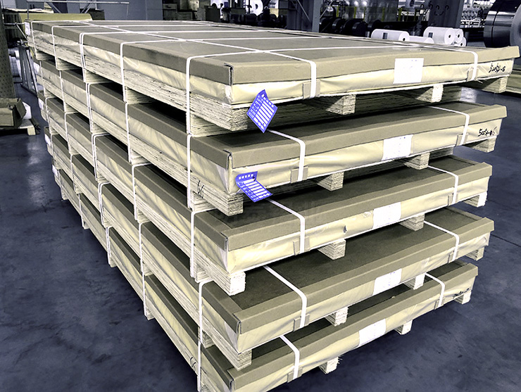 明泰铝业仓库.jpg 明泰铝业仓库.jpg